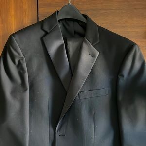 Black Tux size 42R with 33 sized pants